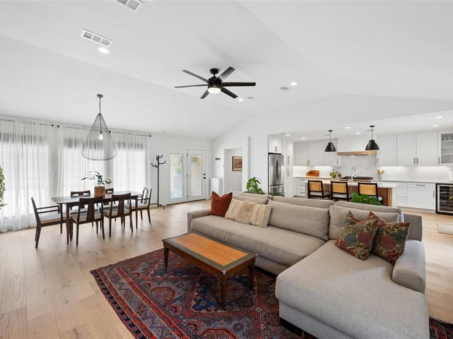 2504 Princeton Dr