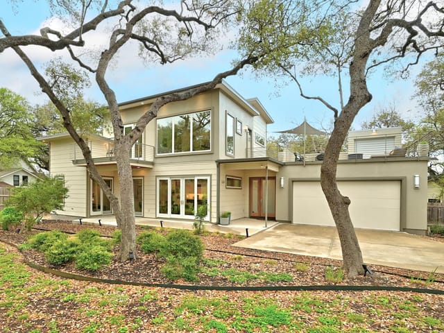 2504 S 4th ST