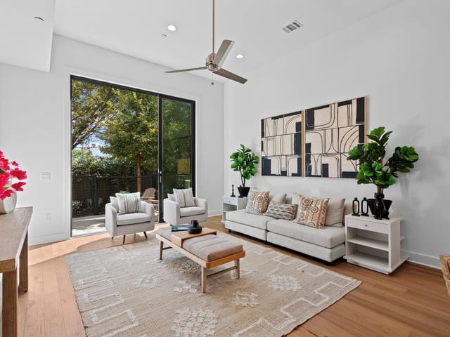 2505 Bluebonnet Ave Unit #16