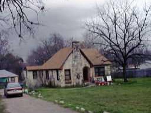 2505 BLUEBONNET LN