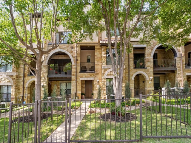 2505 Enfield RD Unit #4