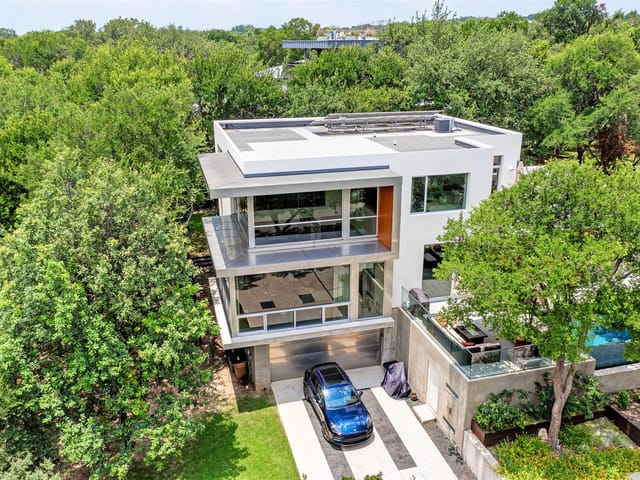 2505 Stratford Dr
