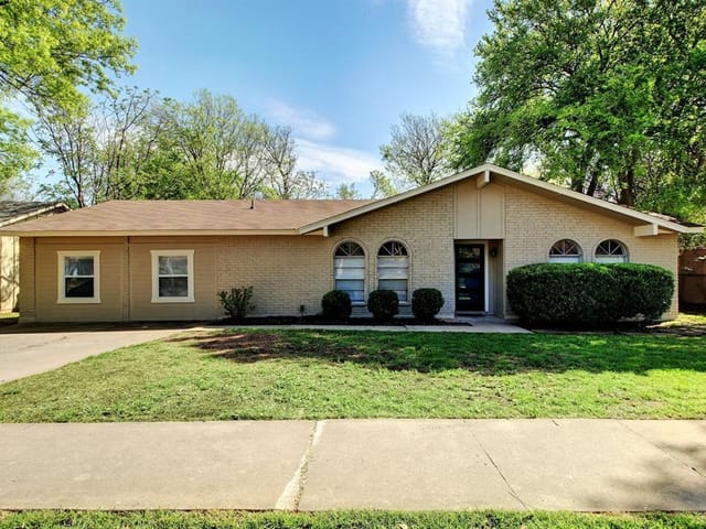 2506 Baxter Dr