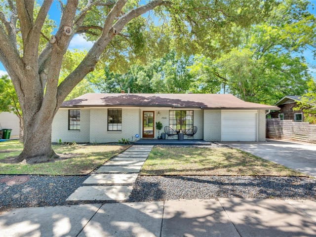 2506 East Side DR