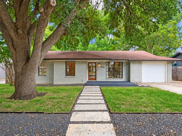 2506 East Side DR