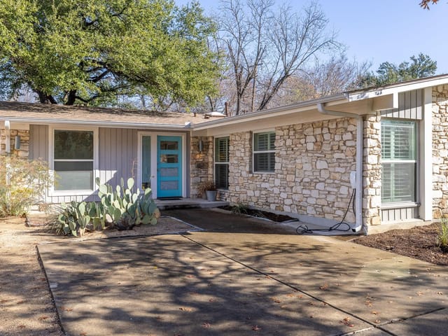 2506 Spruceleaf Cir