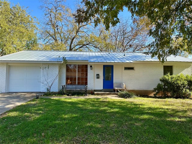 2507 E Side DR