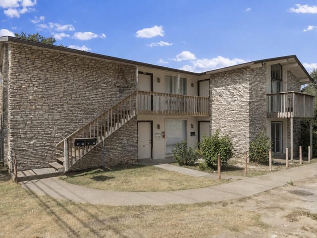 2507 Manor CIR