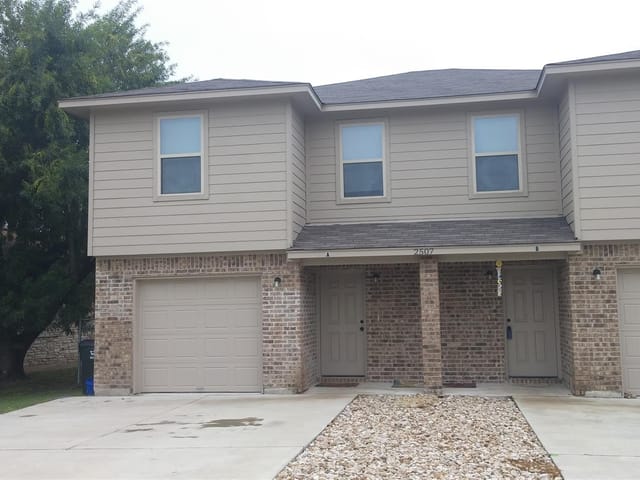 2507 Oak LN