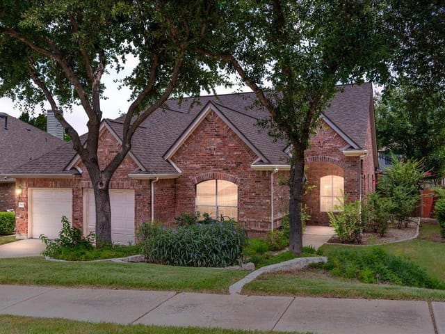2507 Powderham LN