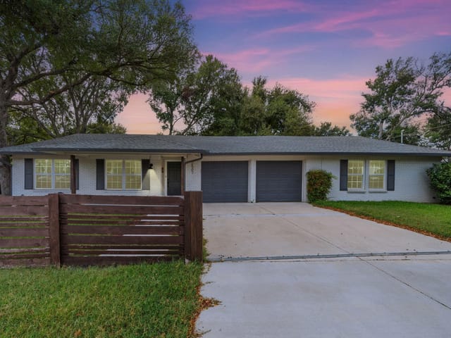 2507 Western Trails Blvd