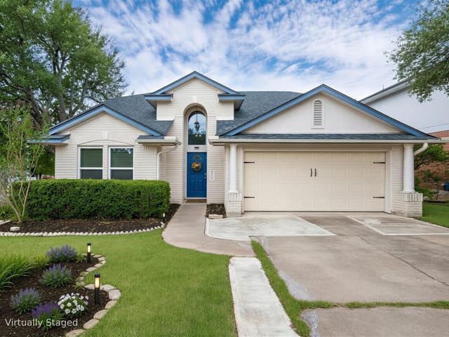 2510 Eastwood LN