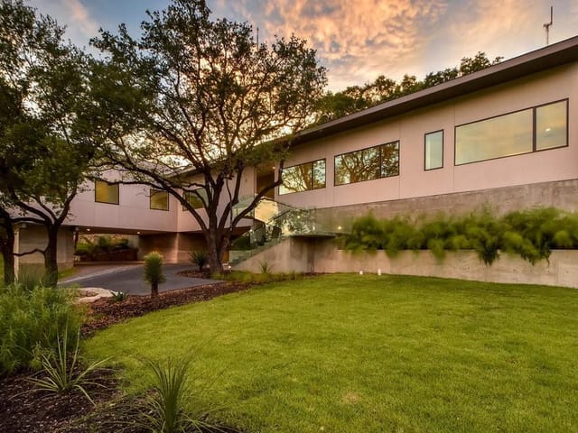 2510 Trail Of The Madrones
