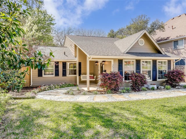 2510 Winsted LN