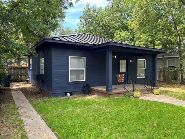 2511 E Cesar Chavez ST