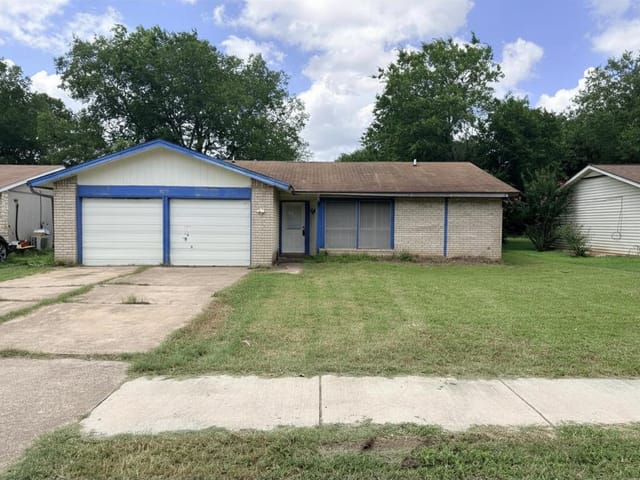 2512 E Stassney LN
