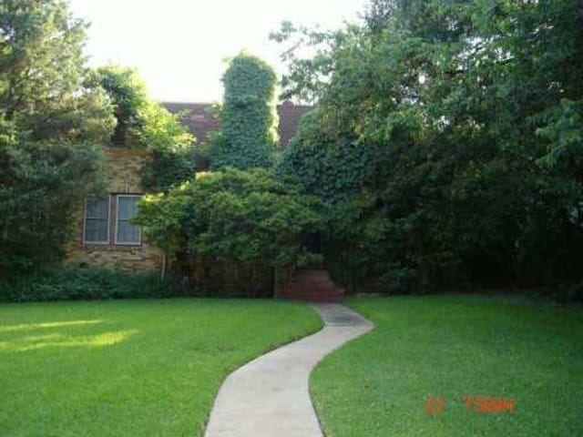2512 Enfield RD