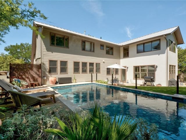 2512 Mountain View Dr