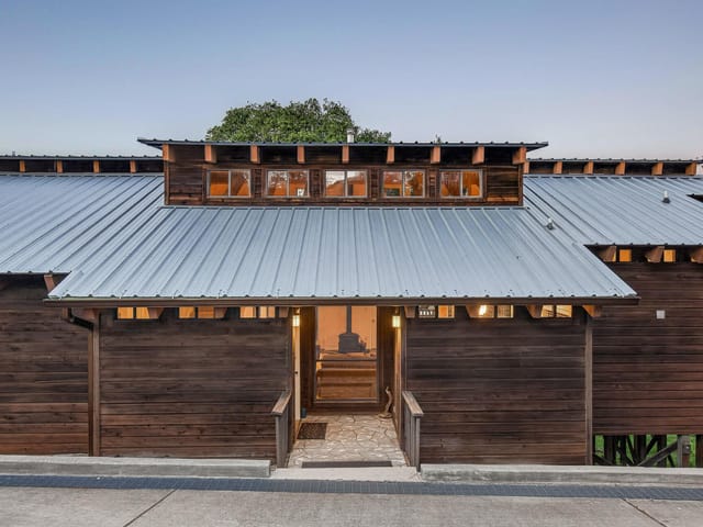 2512 Sunset Cliff RD