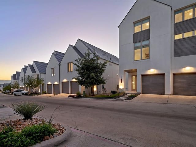 2512 Watkins Way
