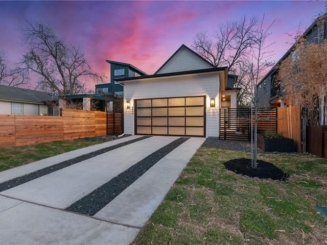 2513 E 4th St