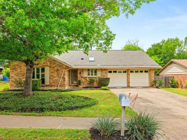2515 Aldford Dr