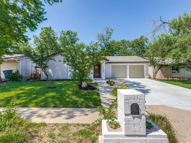 2515 McGregor Dr