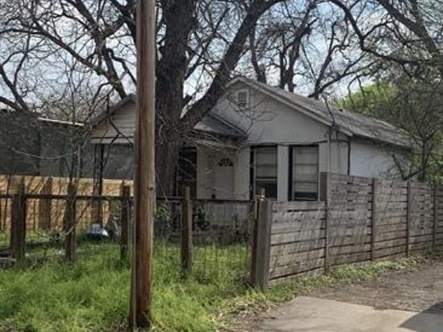 2519 E 4th St