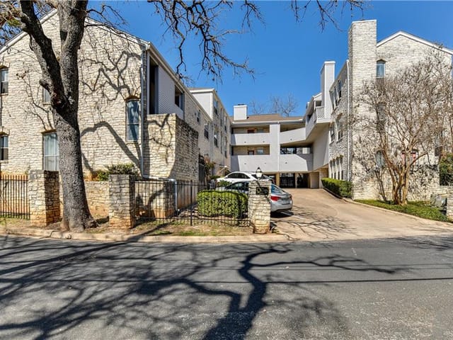 2520 QUARRY Rd Unit #203