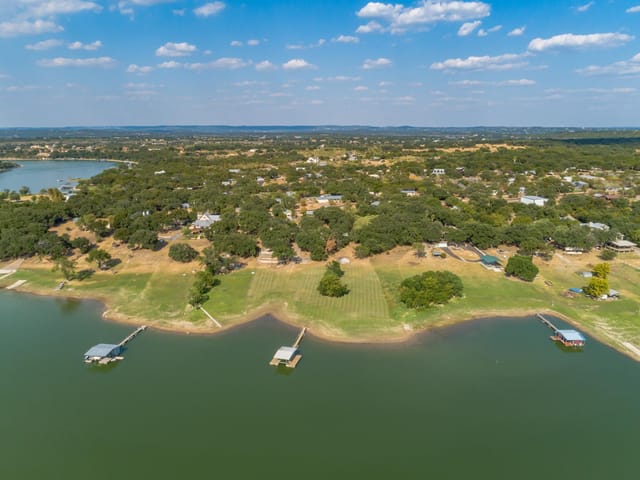 25201 & 25203 Lakeview Dr