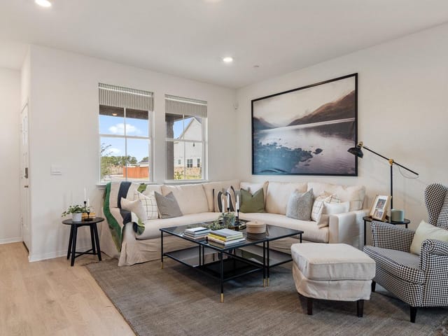 2521 Ophelia Levi Ln