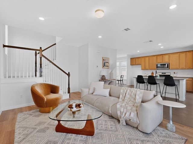 2524 Acoma LN
