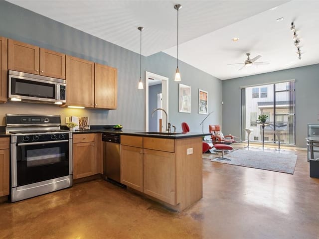 2525 Lamar Ln Unit #215