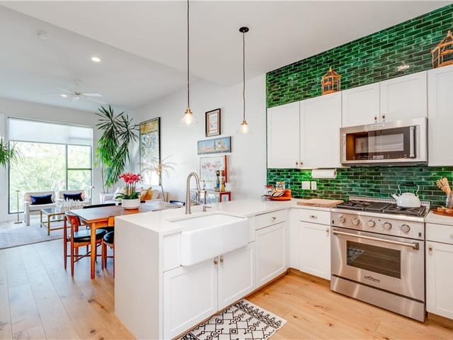 2525 S Lamar Blvd Unit #204