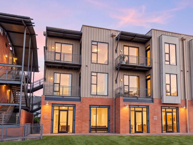 2525 S Lamar BLVD Unit #206