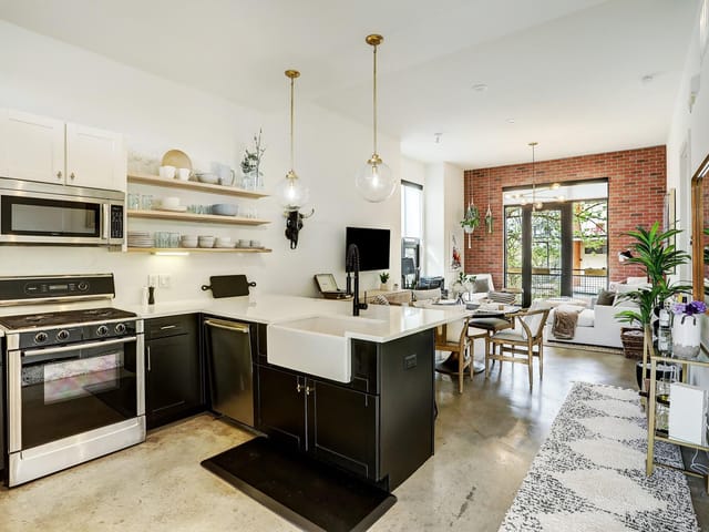 2525 S Lamar Blvd Unit #218
