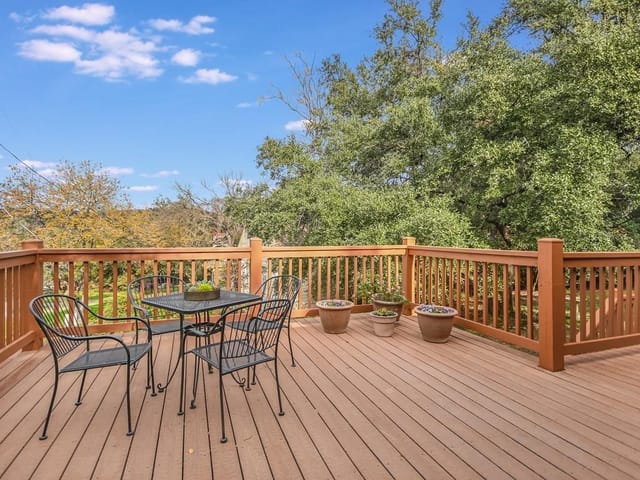 2527 De Soto Dr