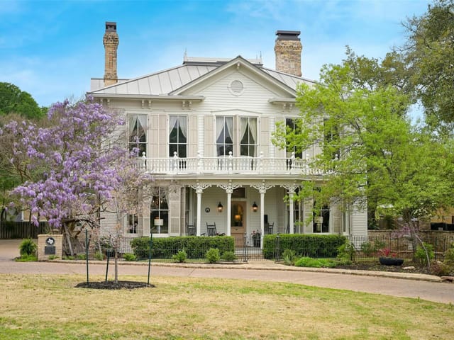 2528 Tanglewood TRL