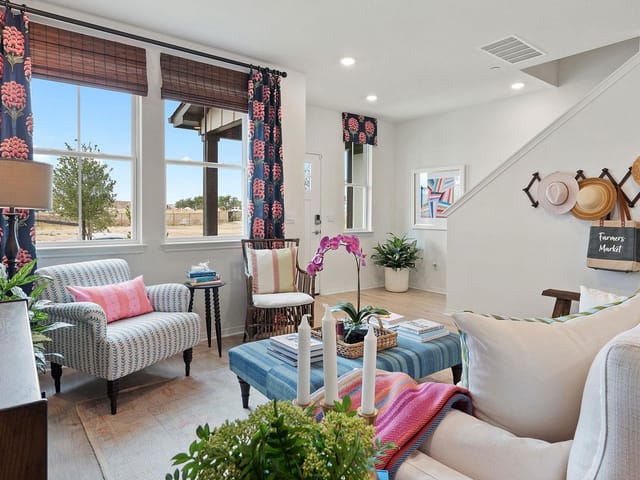 2530 Violet Theo Ln