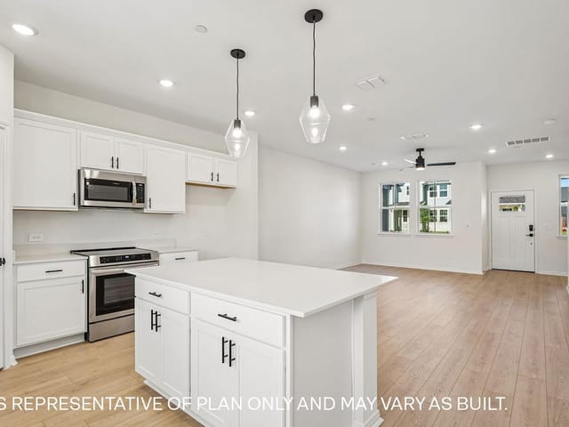 2543 Violet Theo LN