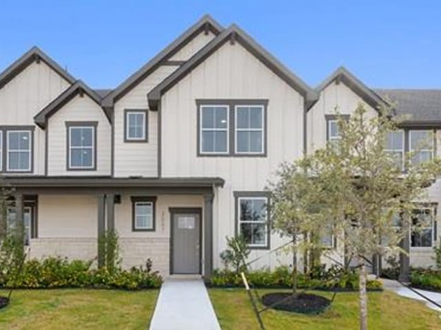 2545 Violet Theo Ln