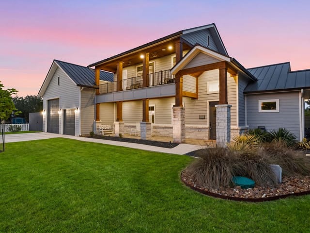 2551 Lakeshore Dr