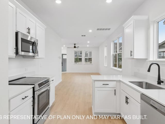 2557 Violet Theo LN