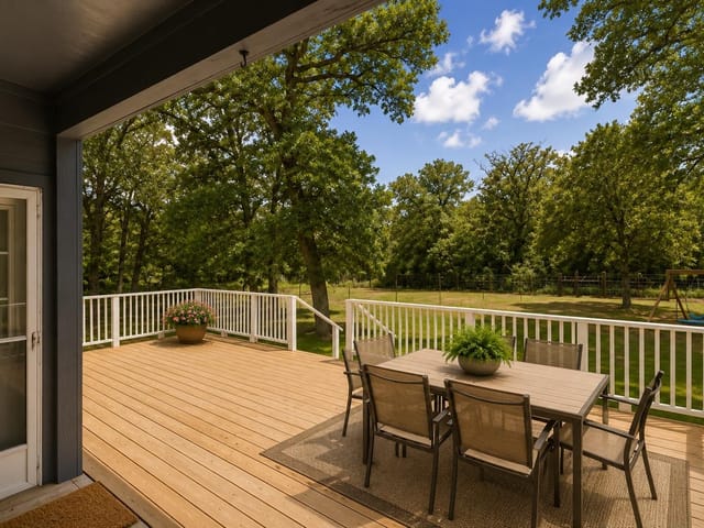 260 Dickerson LN