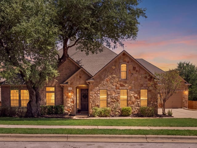 260 Longmont LN
