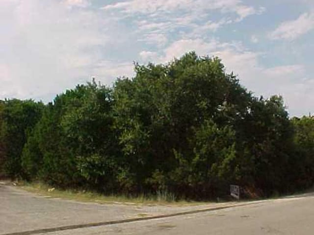 2600 MACARTHUR Ave