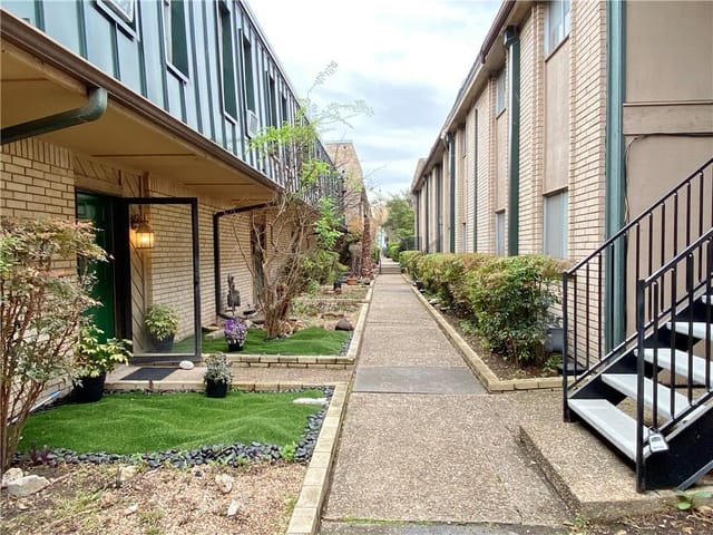 2600 PENNY Ln Unit #110