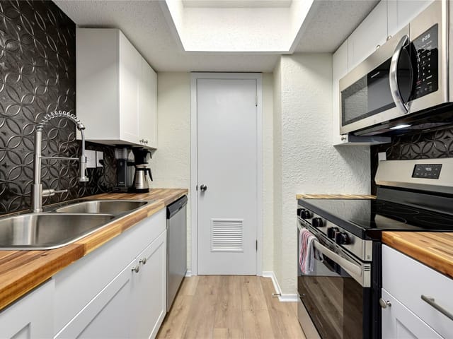2600 Penny Ln Unit #301