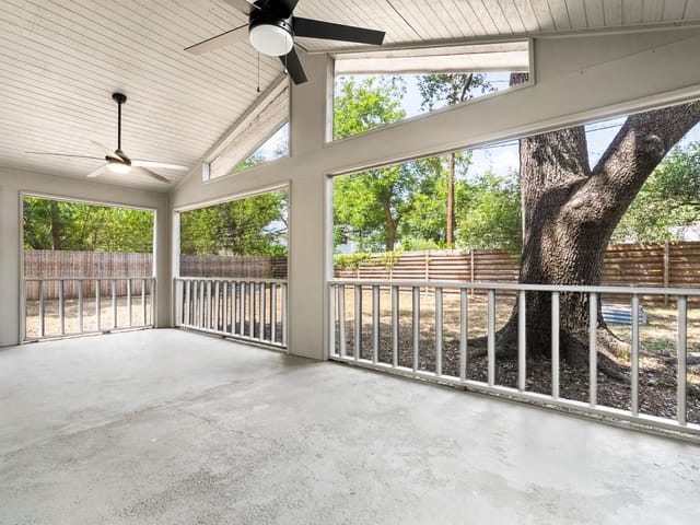 2600 Rogge LN