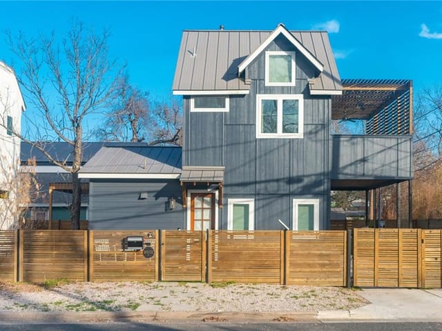 2601 E 4th St Unit #B